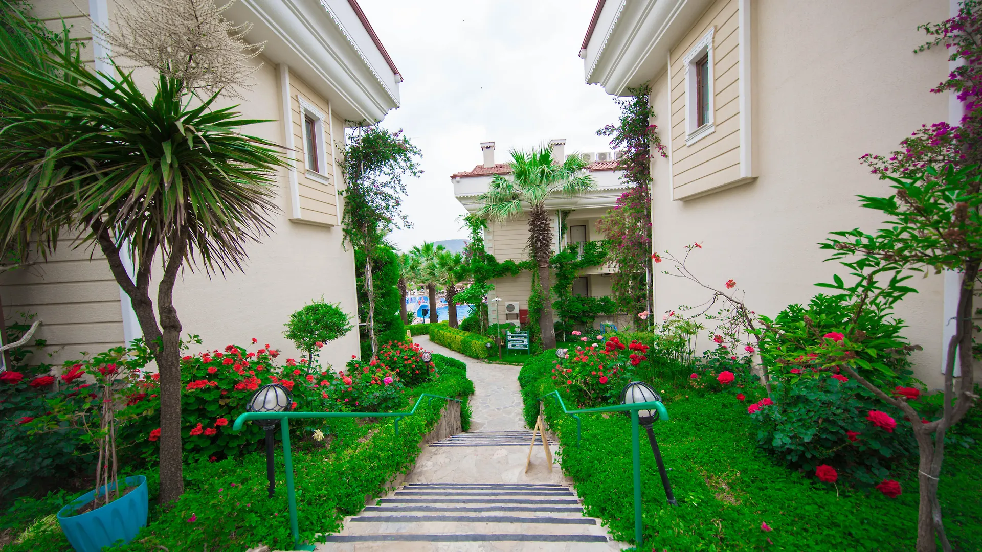 Yel Holiday Resort Oludeniz 3*,